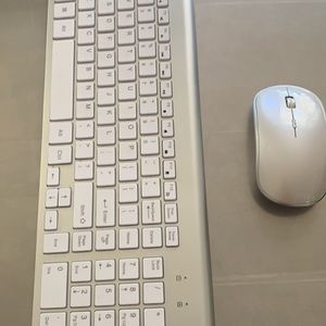 Wireless mouse and keyboard. Great condition.